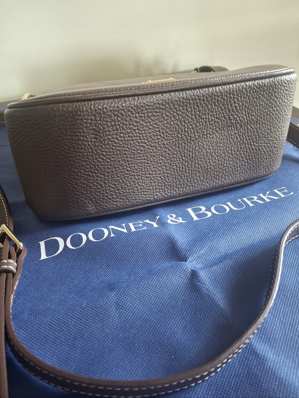 DOONEY & BOURKE The "Lucca" Leather Crossbody - Brown Tmoro - Picture 12 of 13